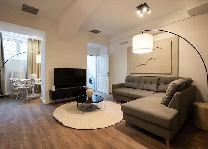 Appartamento Stylish With Dedicated Working Space And Super King-size Bed Located Between Centre And Donau River