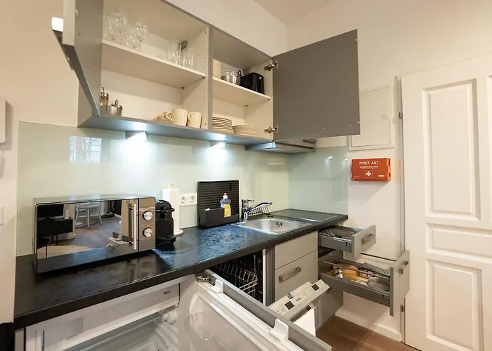 Stylish With Dedicated Working Space And Super King-size Bed Located Between Centre And Donau River * Vienna