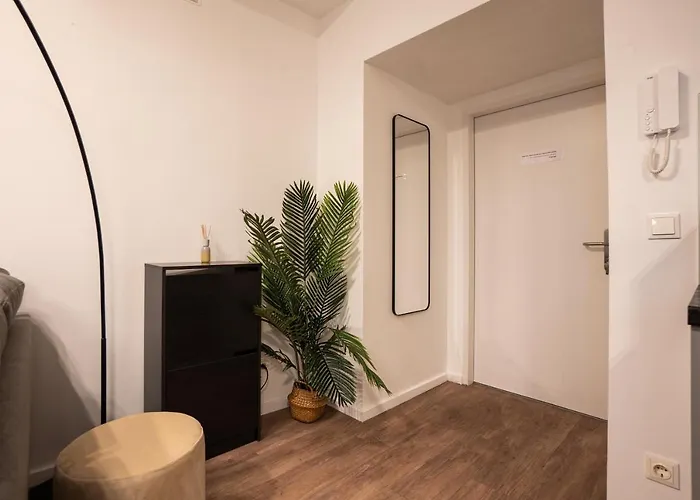 Stylish With Dedicated Working Space And Super King-size Bed Located Between Centre And Donau River Vienna