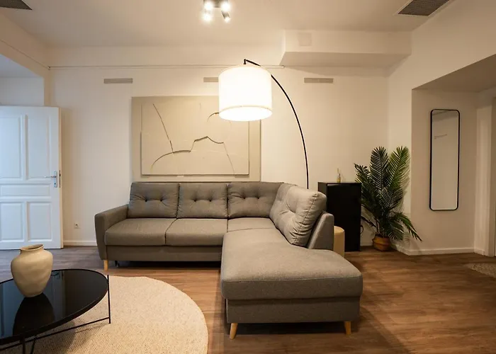 Stylish With Dedicated Working Space And Super King-size Bed Located Between Centre And Donau River Vienna
