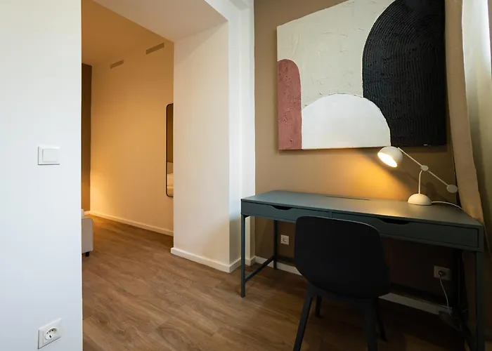 Stylish With Dedicated Working Space And Super King-size Bed Located Between Centre And Donau River * Vienna