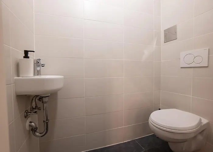 Stylish With Dedicated Working Space And Super King-size Bed Located Between Centre And Donau River Vienna