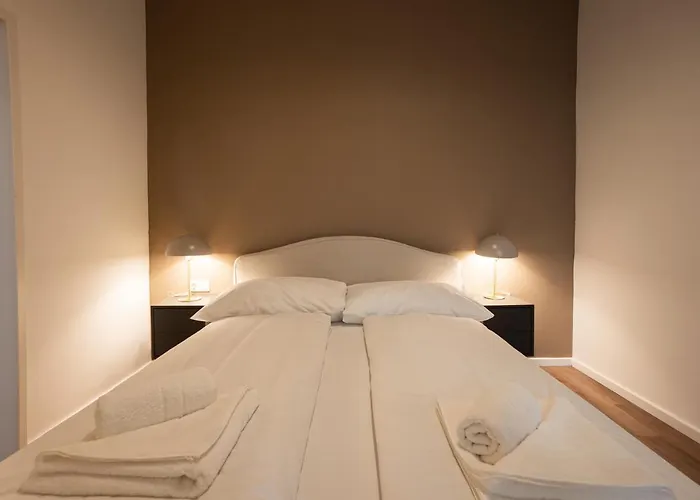 Stylish With Dedicated Working Space And Super King-size Bed Located Between Centre And Donau River