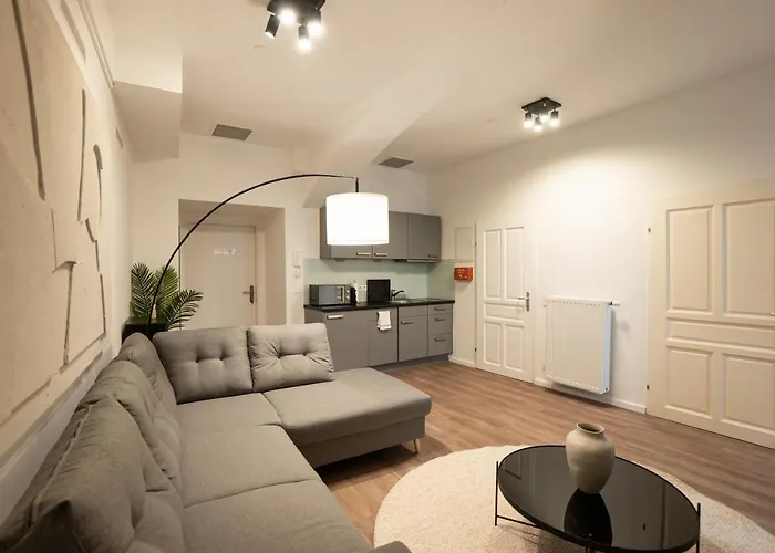 Stylish With Dedicated Working Space And Super King-size Bed Located Between Centre And Donau River Appartamento